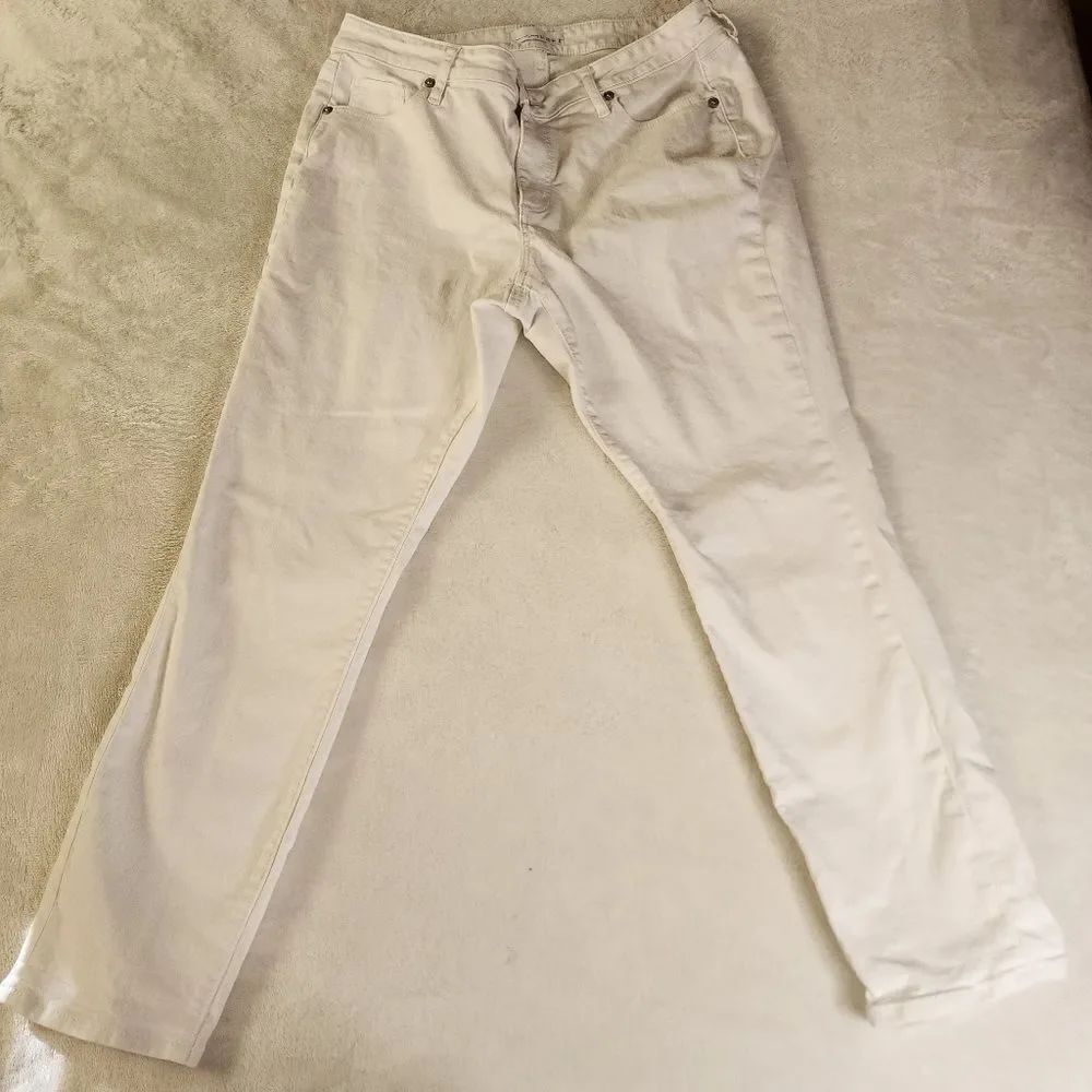 Loft Curvy Skinny Crop White Size 30/10